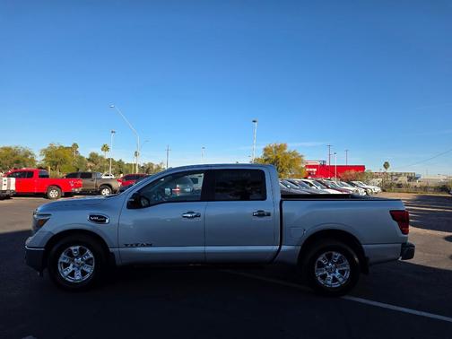 2017 Nissan Titan SV