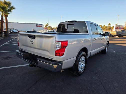 2017 Nissan Titan SV