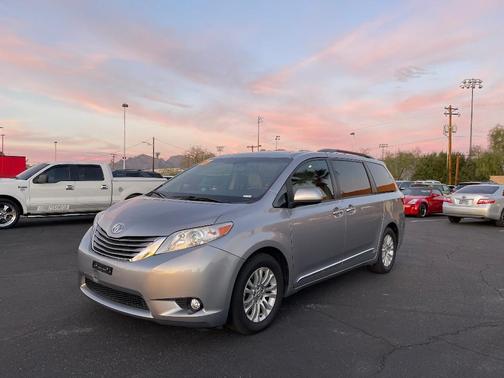 2017 Toyota Sienna XLE