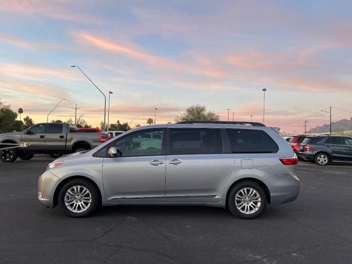 2017 Toyota Sienna XLE