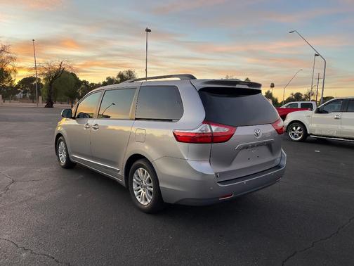 2017 Toyota Sienna XLE