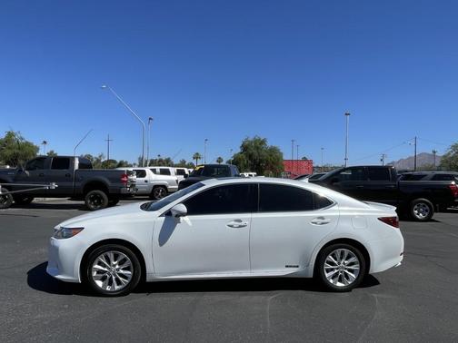 White 2014 Lexus ES 300h Base