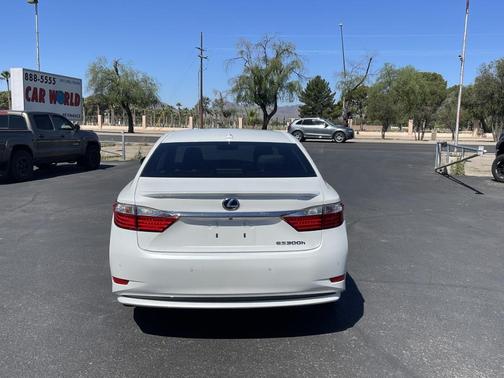 White 2014 Lexus ES 300h Base