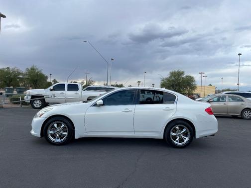 2011 INFINITI G37x Base