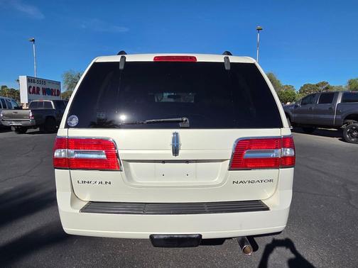 White 2007 Lincoln Navigator Base