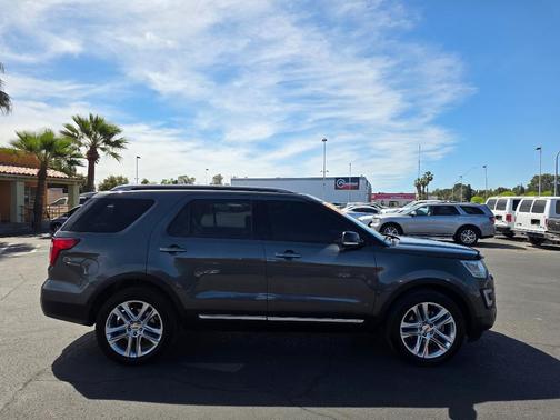 Magnetic Metallic 2017 Ford Explorer XLT