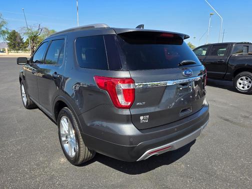 Magnetic Metallic 2017 Ford Explorer XLT