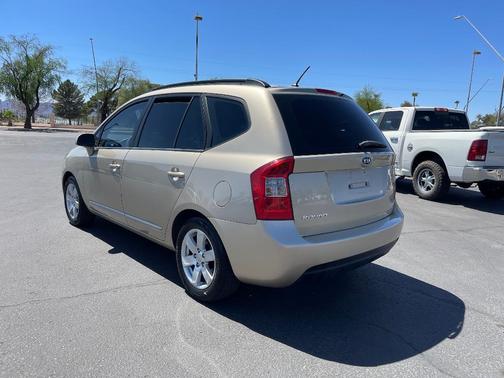 2008 Kia Rondo