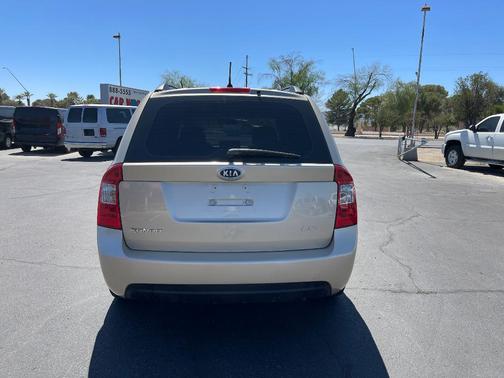 2008 Kia Rondo