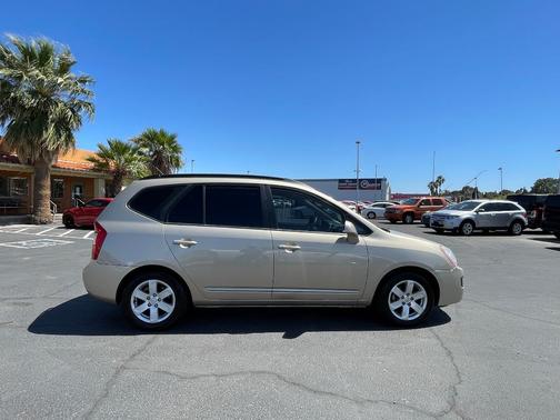 2008 Kia Rondo