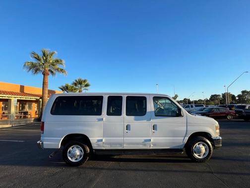 2014 Ford E350 Super Duty XLT