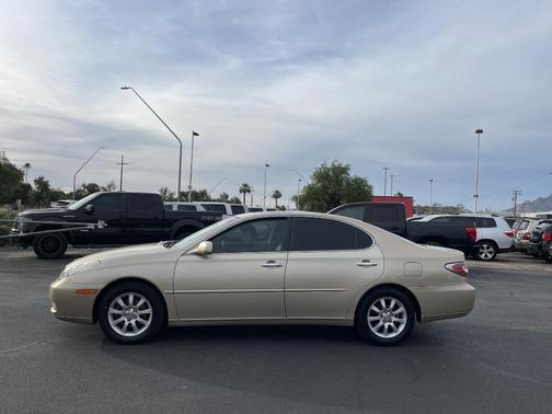 Beige 2004 Lexus ES 330