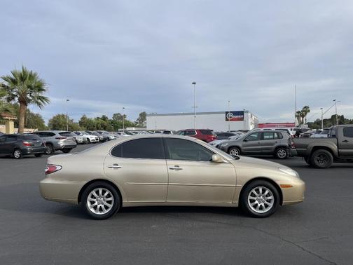 Beige 2004 Lexus ES 330