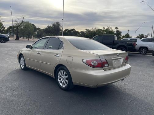 Beige 2004 Lexus ES 330