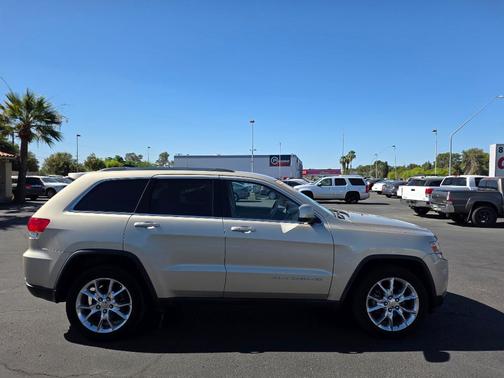 Gold 2014 Jeep Grand Cherokee Laredo