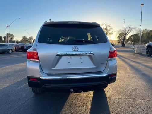 2012 Toyota Highlander SE