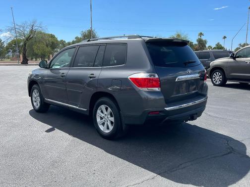2012 Toyota Highlander SE