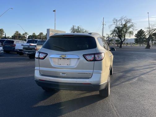 Champagne Silver 2014 Chevrolet Traverse 1LT