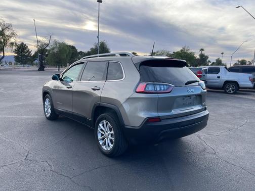 Tan 2019 Jeep Cherokee Latitude
