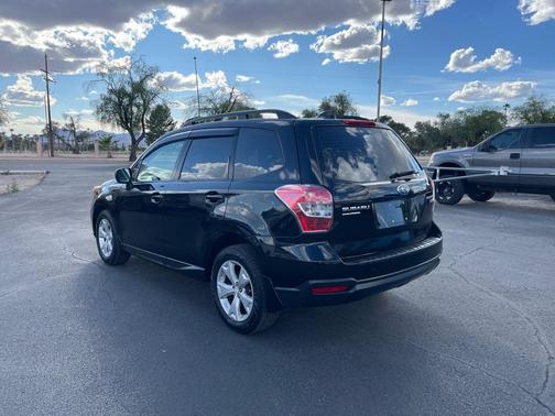 Crystal Black Silica 2016 Subaru Forester 2.5i