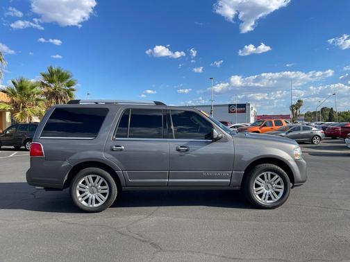 Sterling Gray Metallic 2014 Lincoln Navigator Base