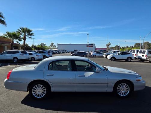 2004 Lincoln Town Car Signature