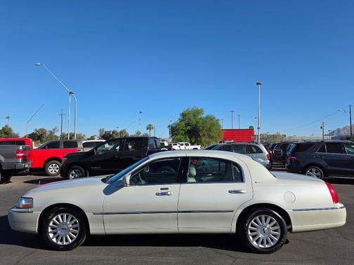 2004 Lincoln Town Car Signature
