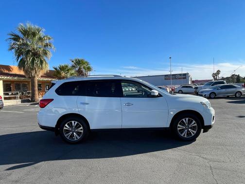 2018 Nissan Pathfinder SV