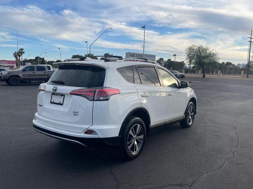 White 2018 Toyota RAV4 XLE
