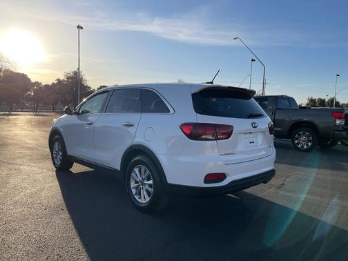 Snow White Pearl 2019 Kia Sorento LX