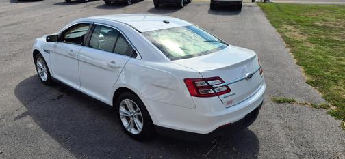 2017 Ford Taurus SE