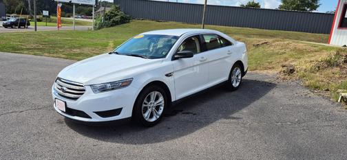 2017 Ford Taurus SE