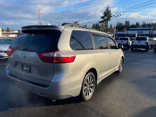 2019 Toyota Sienna LE