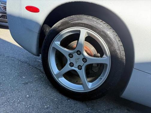 2001 Chevrolet Corvette Base