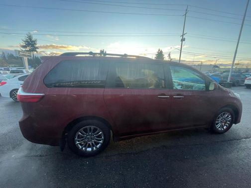 2018 Toyota Sienna XLE