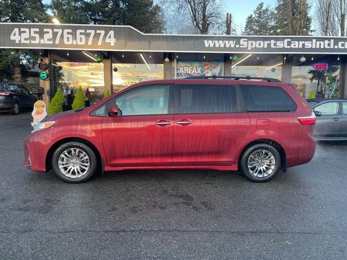 2018 Toyota Sienna XLE