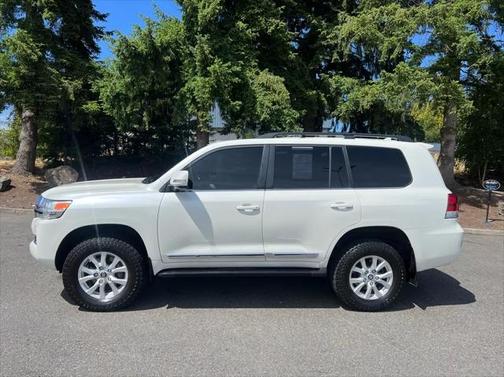 2017 Toyota Land Cruiser Base