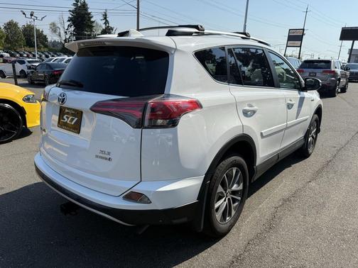 2018 Toyota RAV4 Hybrid XLE