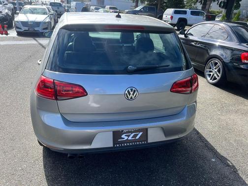2016 Volkswagen Golf TSI SE 4-Door