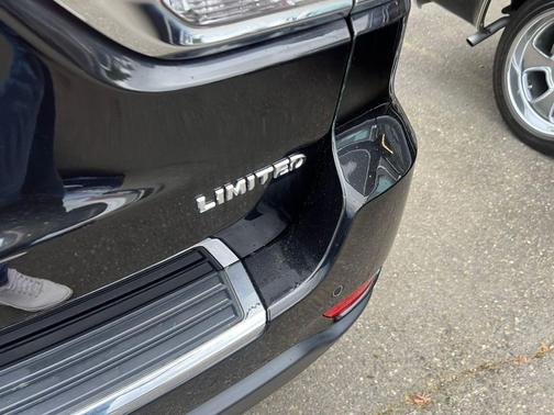 Brilliant Black Crystal Pearlcoat 2014 Jeep Grand Cherokee Limited