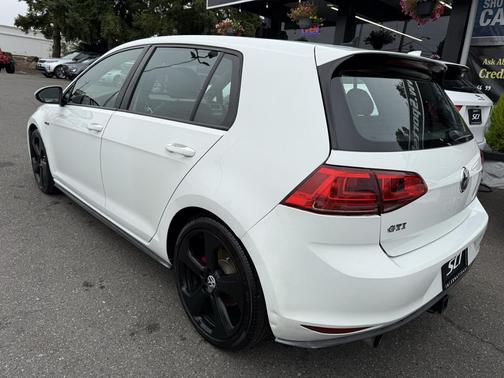 2016 Volkswagen Golf GTI 2.0T SE 4-Door