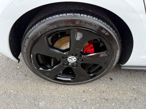 2016 Volkswagen Golf GTI 2.0T SE 4-Door