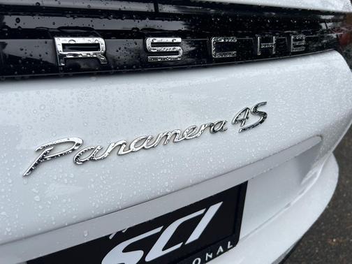Carrara White Metallic 2018 Porsche Panamera 4S Sport Turismo
