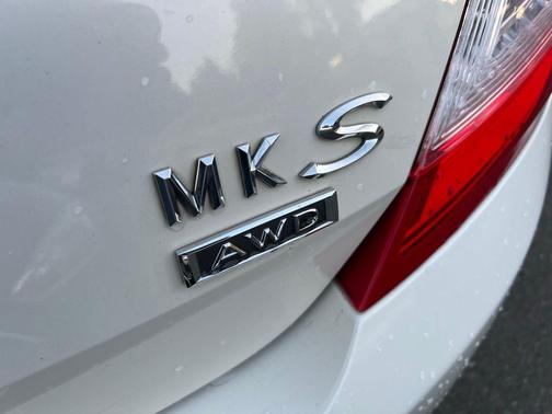 2013 Lincoln MKS Base