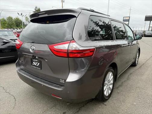 2016 Toyota Sienna XLE