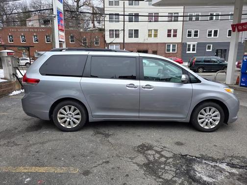 2013 Toyota Sienna XLE