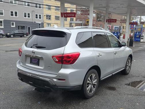 2019 Nissan Pathfinder SV