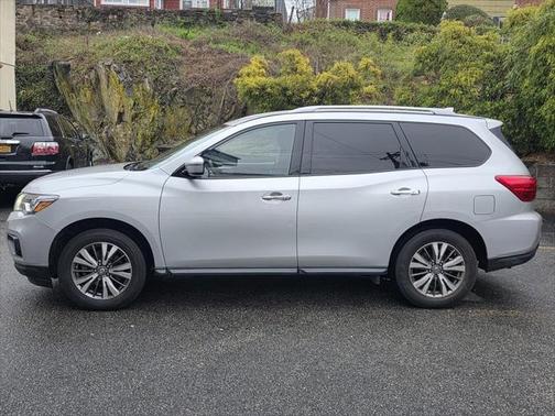 2019 Nissan Pathfinder SV