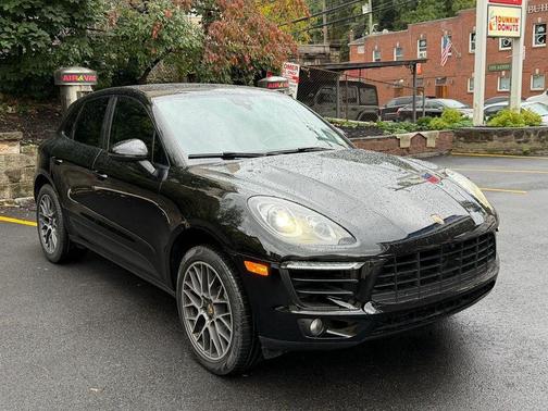 2017 Porsche Macan Base (PDK)