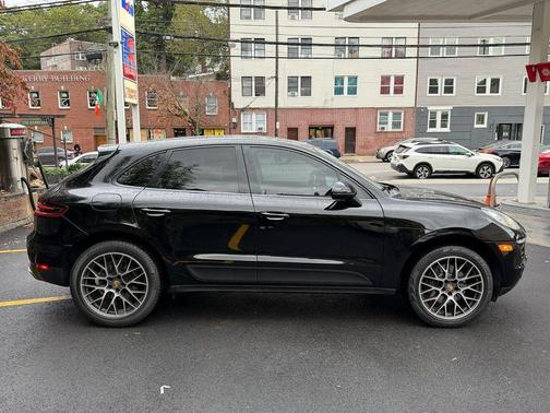 2017 Porsche Macan Base (PDK)
